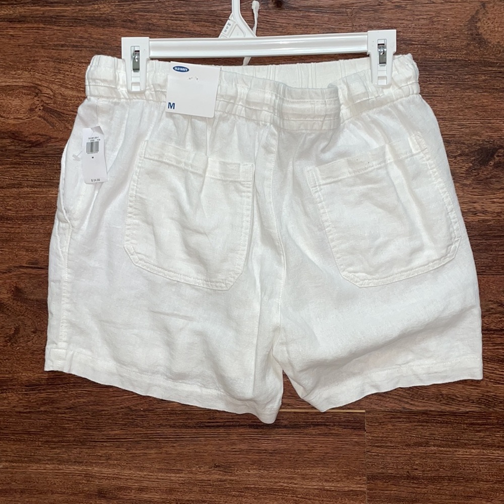 Womens Old Navy white shorts - Picture 3 of 3